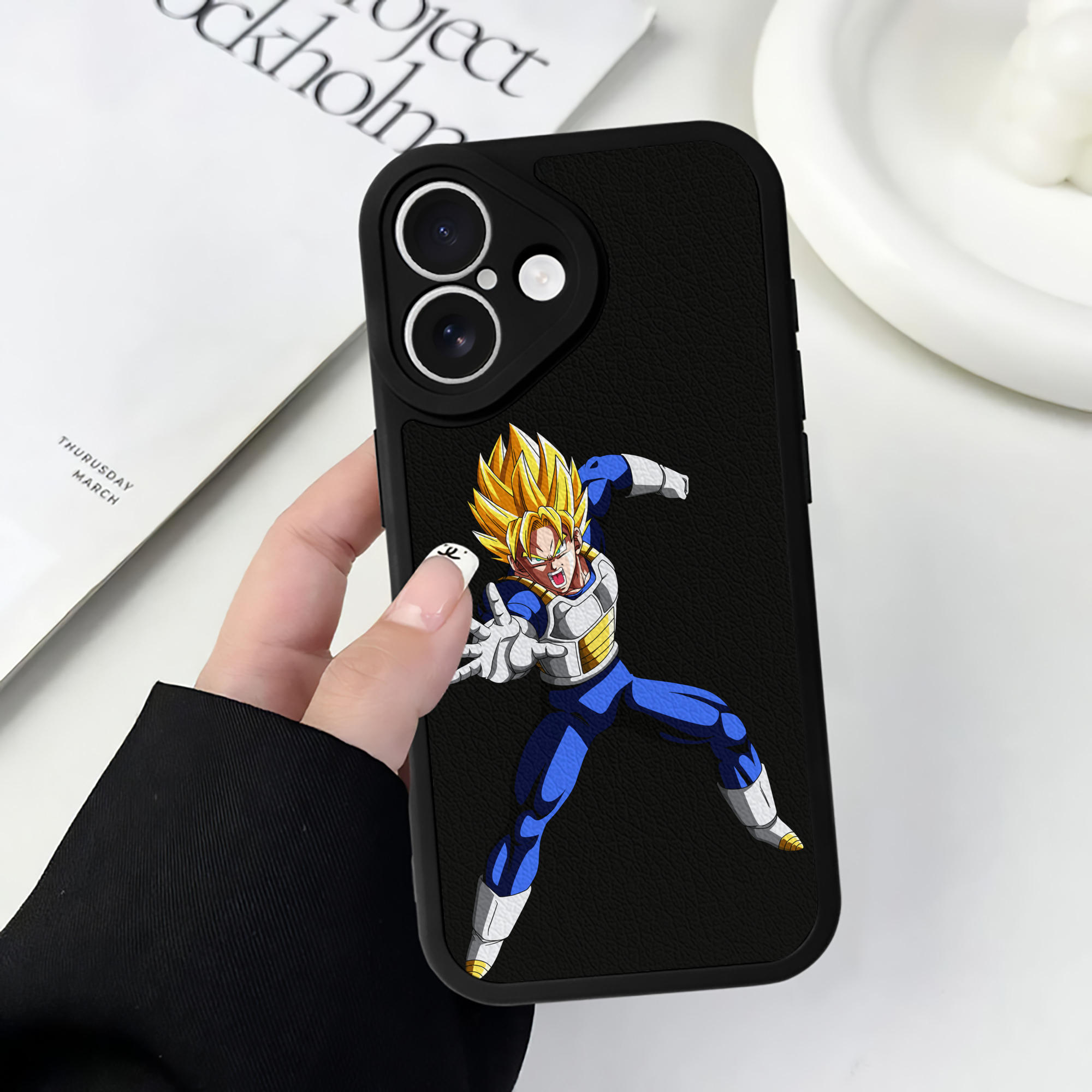 （画像用） ドラゴンボール ベジータ四世（Bejīta Yonsei）DRAGON BALL Vegeta IV 【iPhone 16シリーズ対応】シリコンスマホケース（レザー調） 材質：シリコン